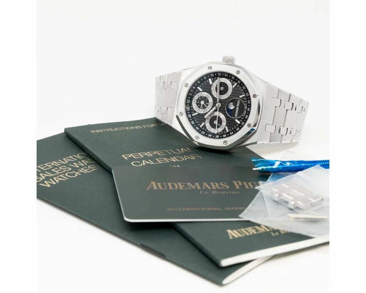 Ap platinum watch deals