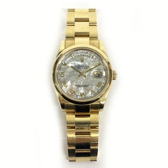 Rolex Day Date President Yellow Gold Mother of Pearl Roman 118208