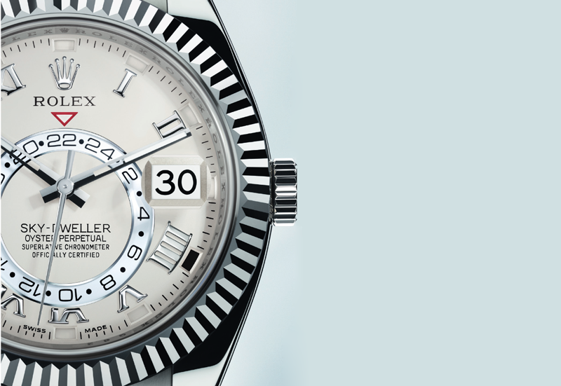 Close up of the SAROS Calendar Close up showing off the SAROS calendar, date indicator, and 24-hour ring